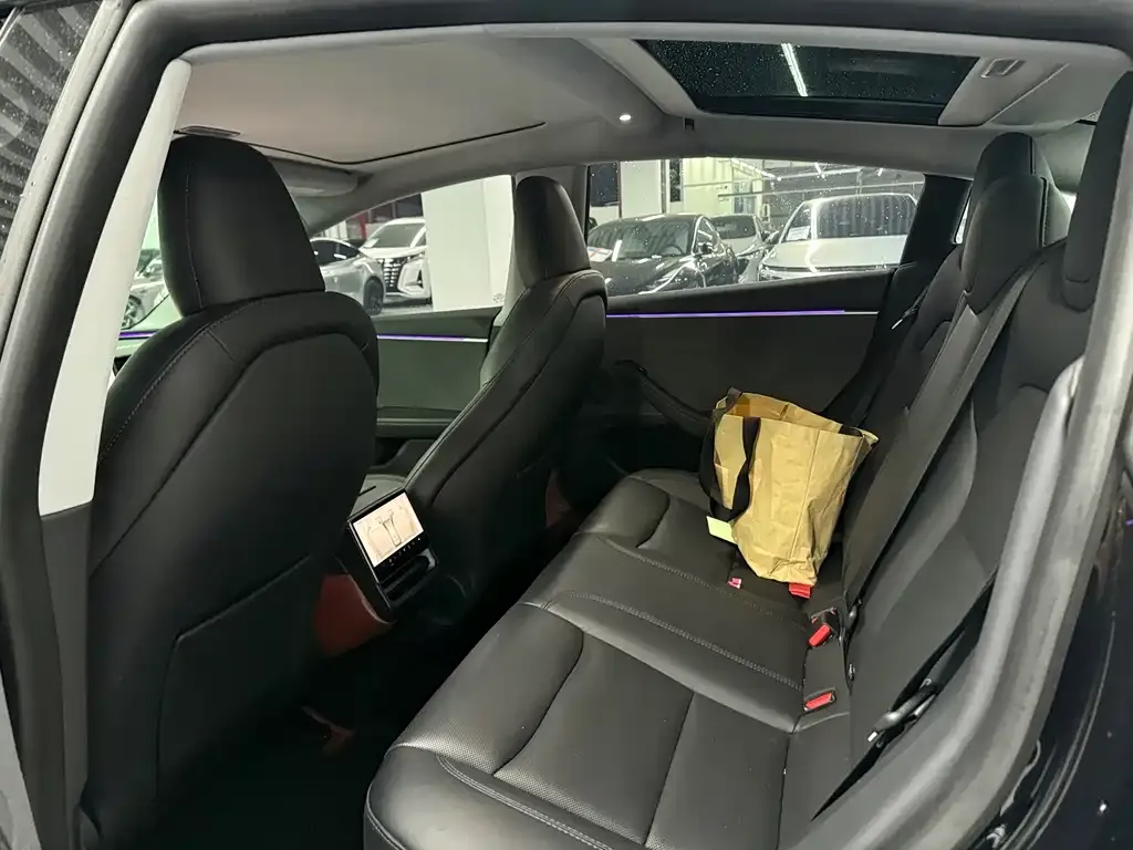 Tesla Model 3 — фото 10