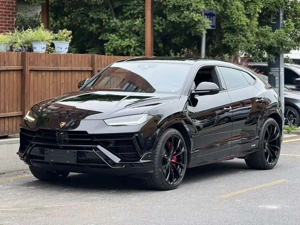 Lamborghini Urus — фото 1