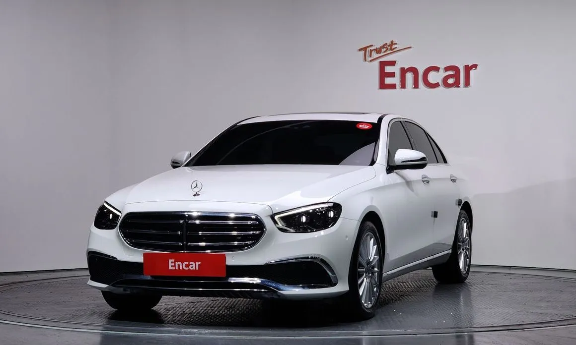 Mercedes-Benz E-Class — фото 1