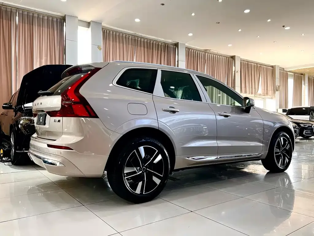 Volvo XC60 — фото 4