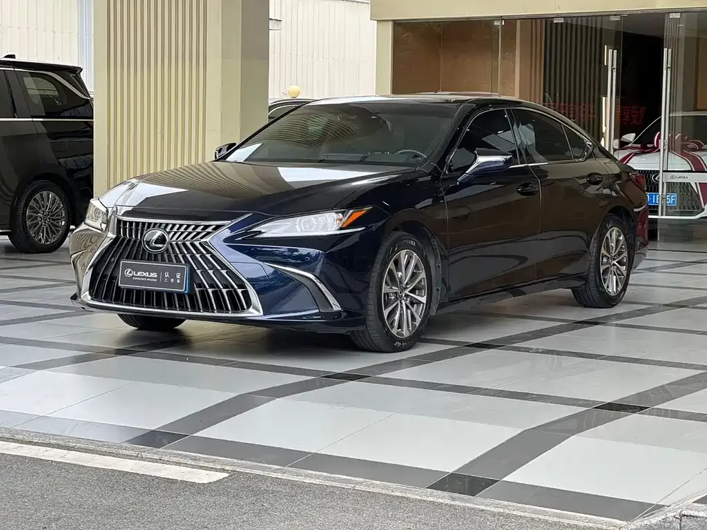 Lexus ES — фото 1