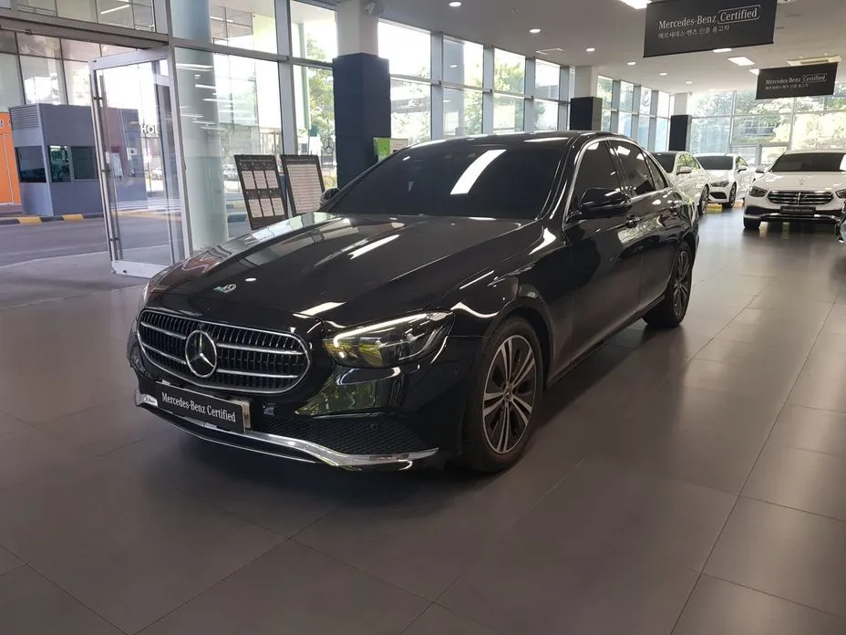 Mercedes-Benz E-Class — фото 1