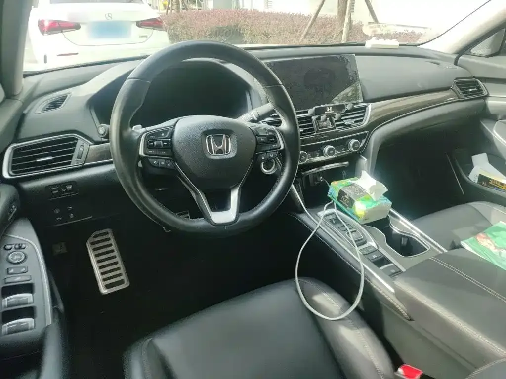Honda Accord — фото 10