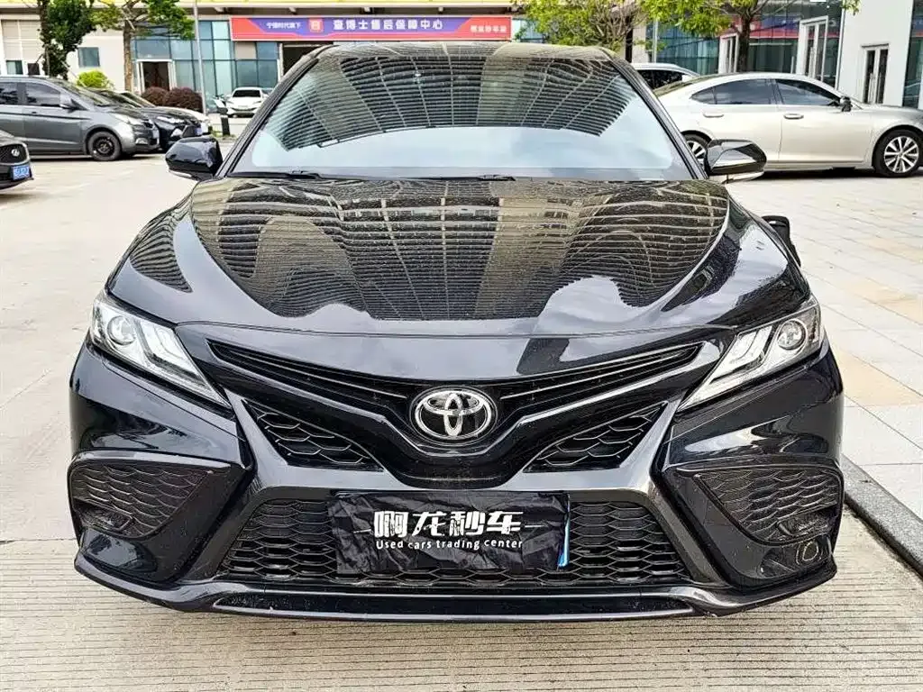 Toyota Camry — фото 6