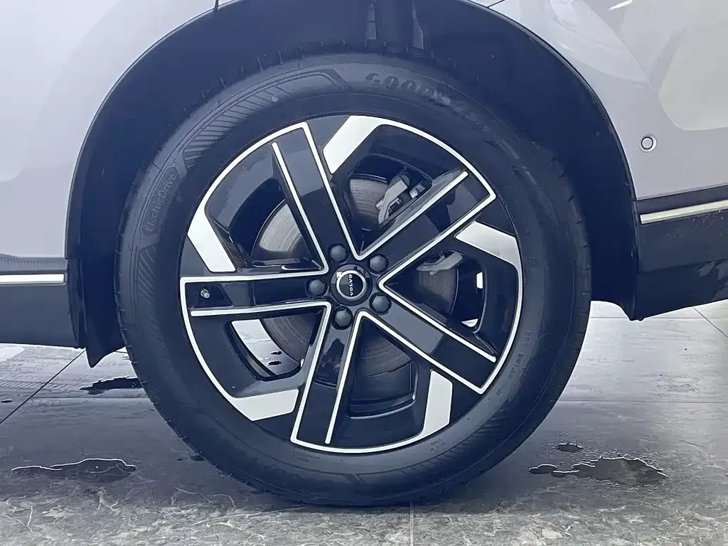 Volvo XC70 Plug-in Hybrid — фото 10