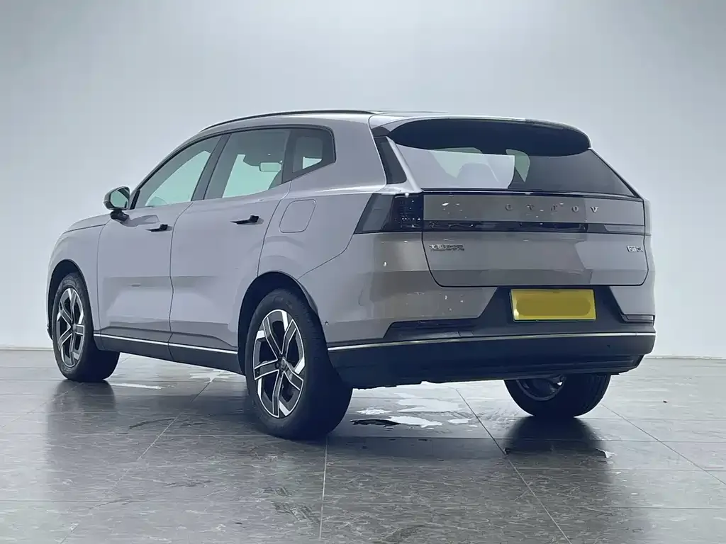 Volvo XC70 Plug-in Hybrid — фото 6
