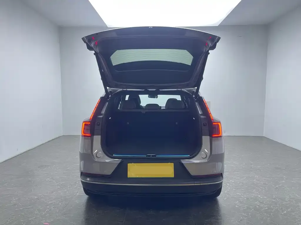 Volvo XC70 Plug-in Hybrid — фото 2
