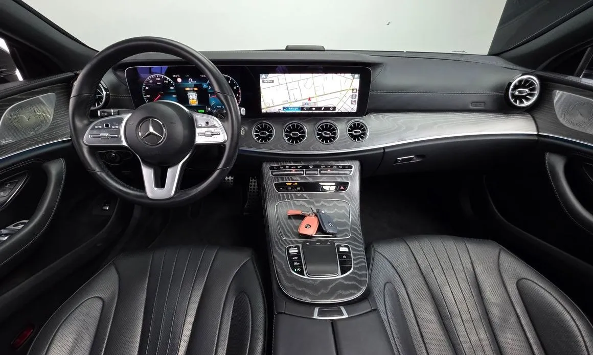 Mercedes-Benz CLS-Class — фото 10