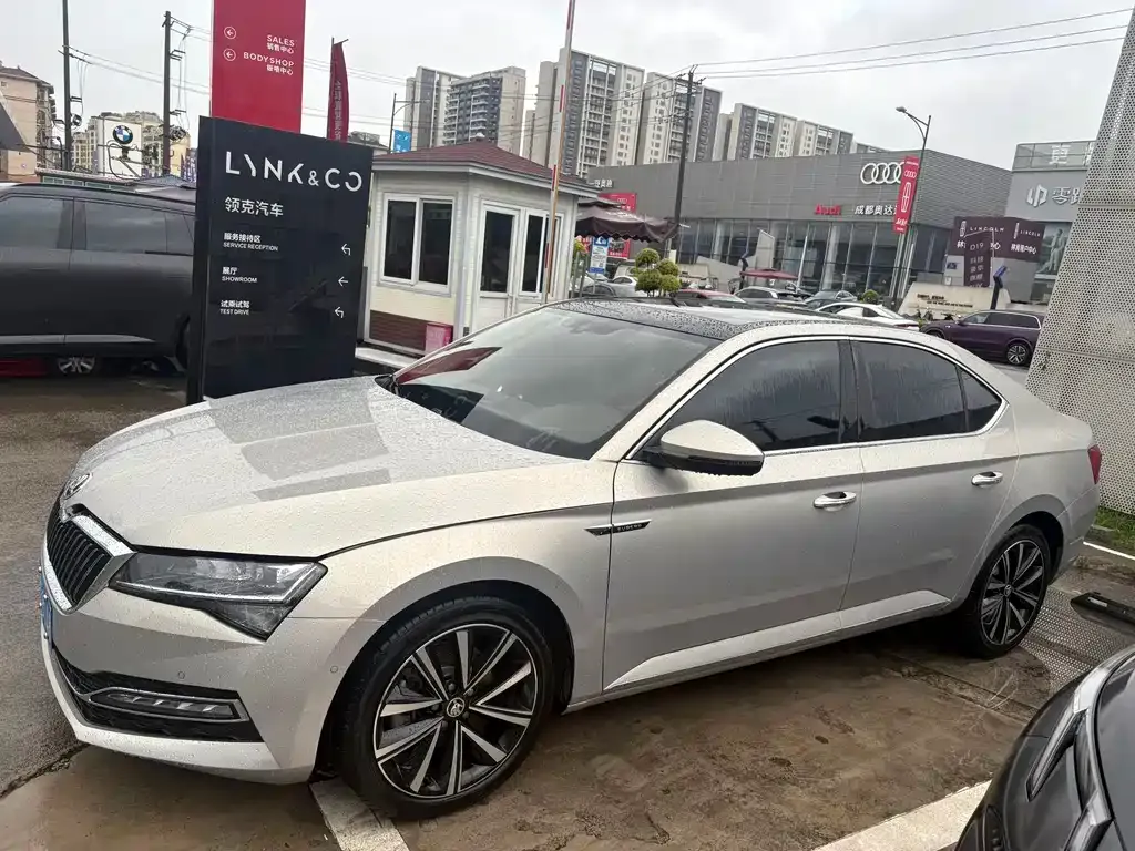 Skoda Superb — фото 1