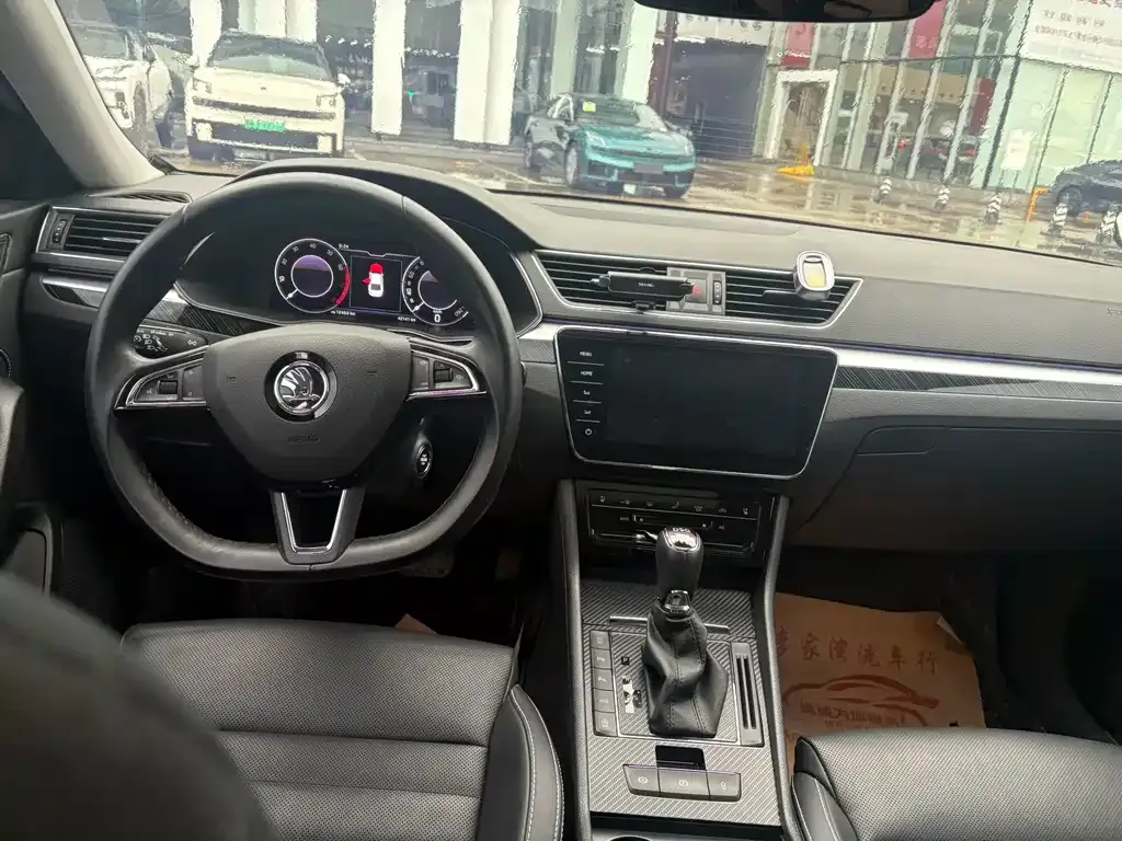 Skoda Superb — фото 5