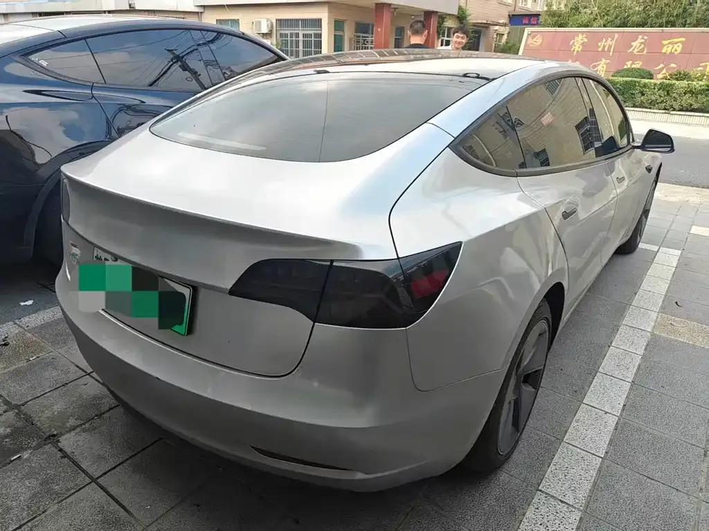 Tesla Model 3 — фото 7