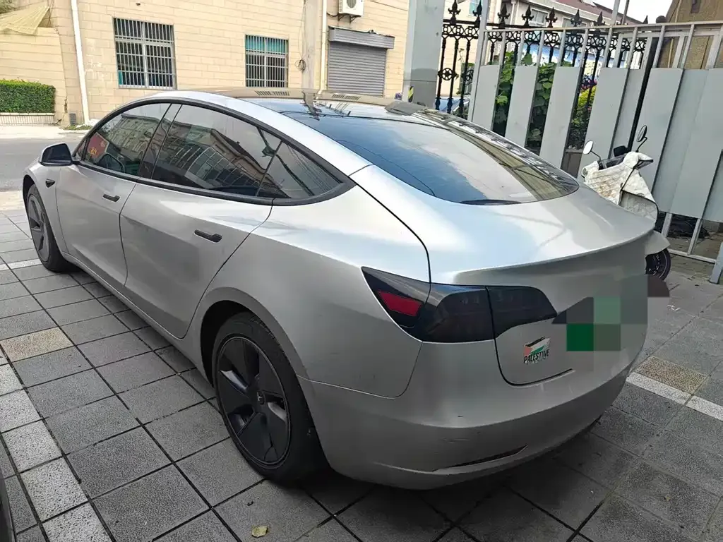 Tesla Model 3 — фото 4