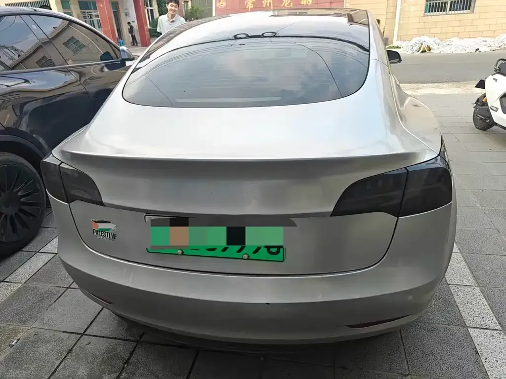 Tesla Model 3 — фото 8