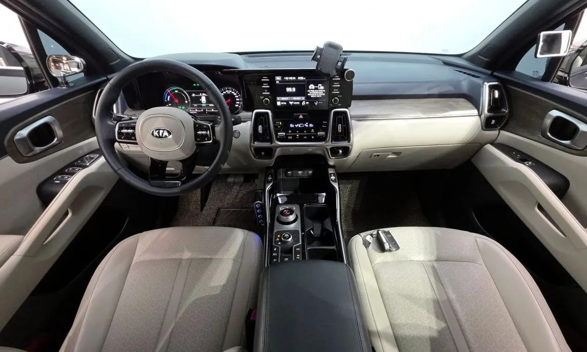 Kia Sorento — фото 7
