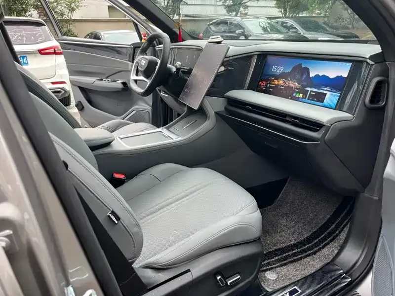 Geely Galaxy L7 — фото 10
