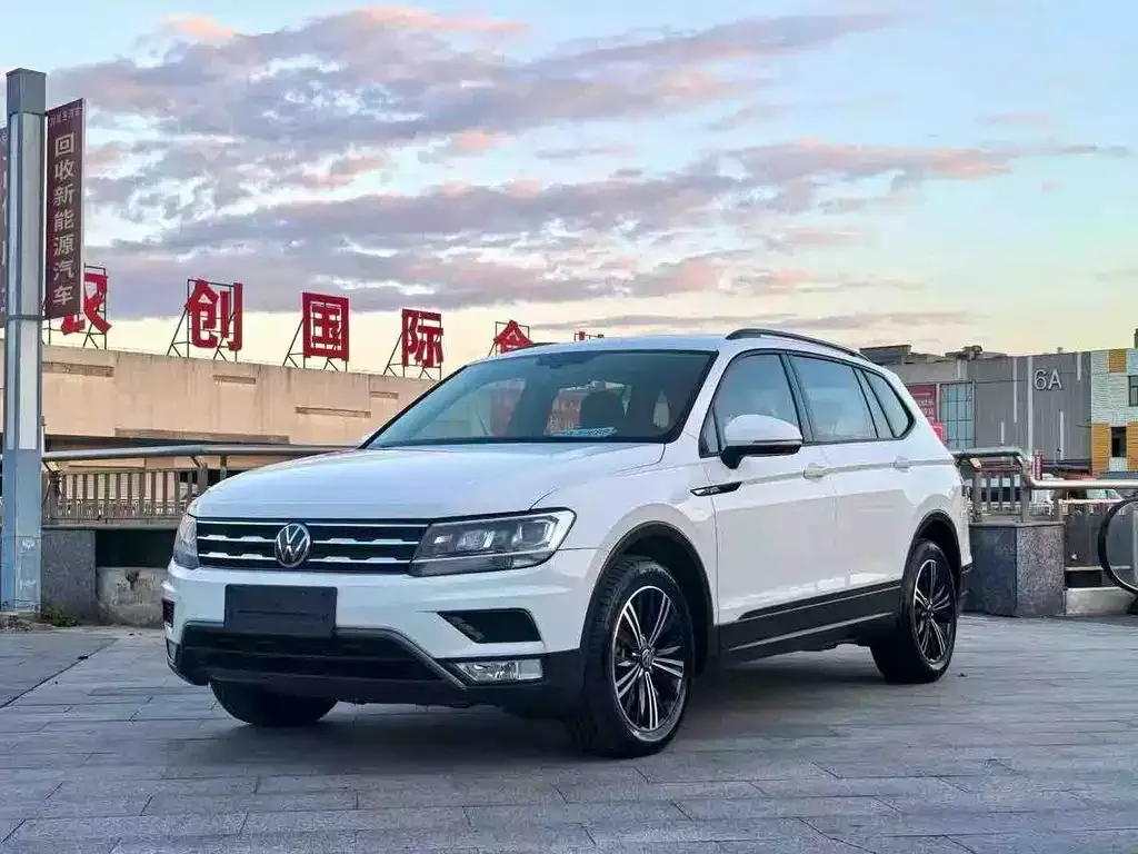 Volkswagen Tiguan L — фото 1