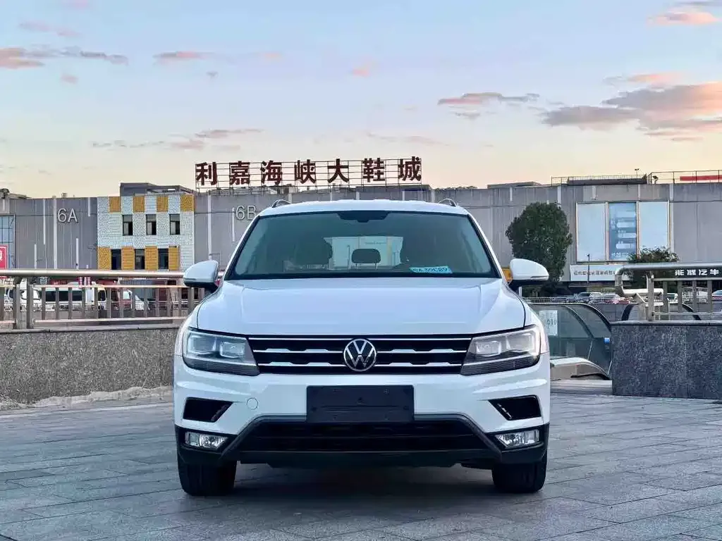 Volkswagen Tiguan L — фото 4