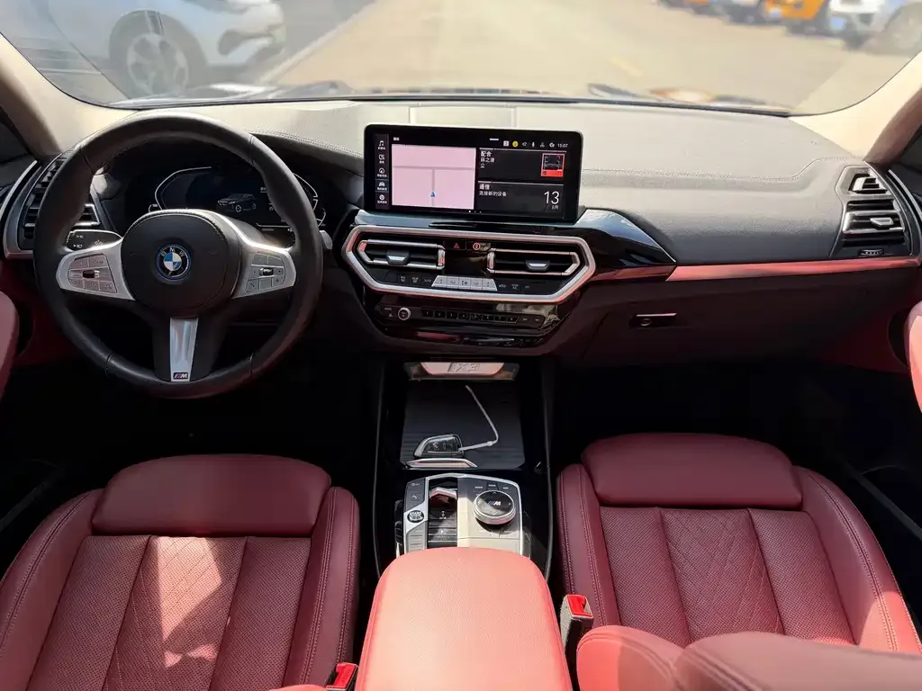 BMW iX3 — фото 9