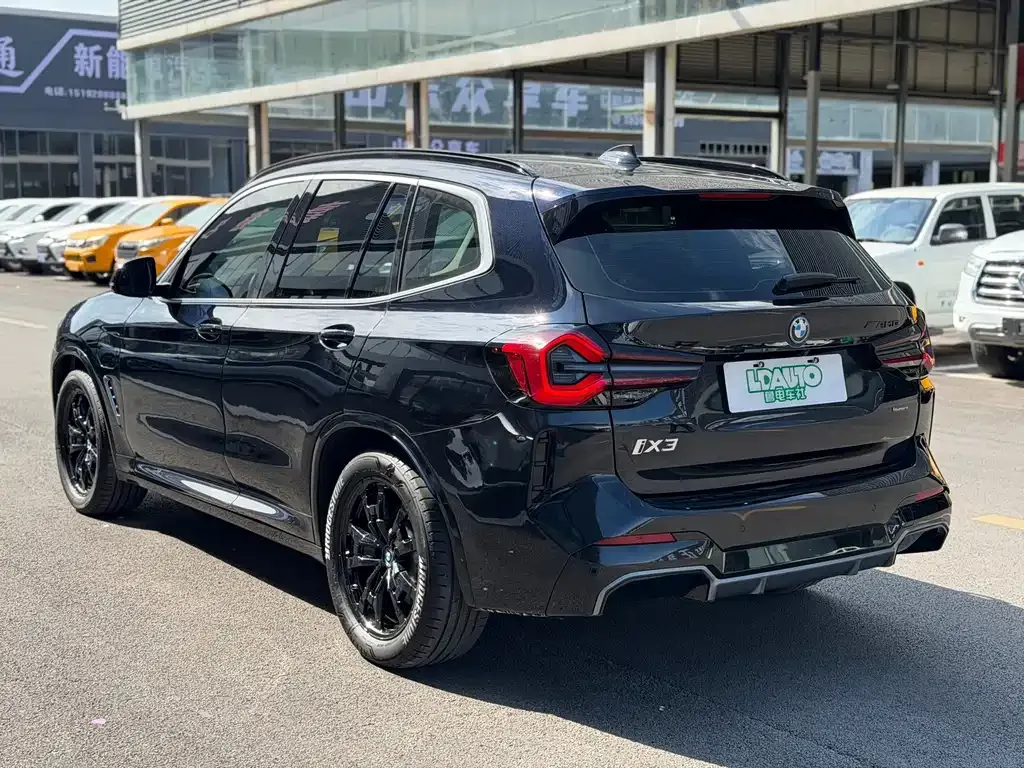 BMW iX3 — фото 4