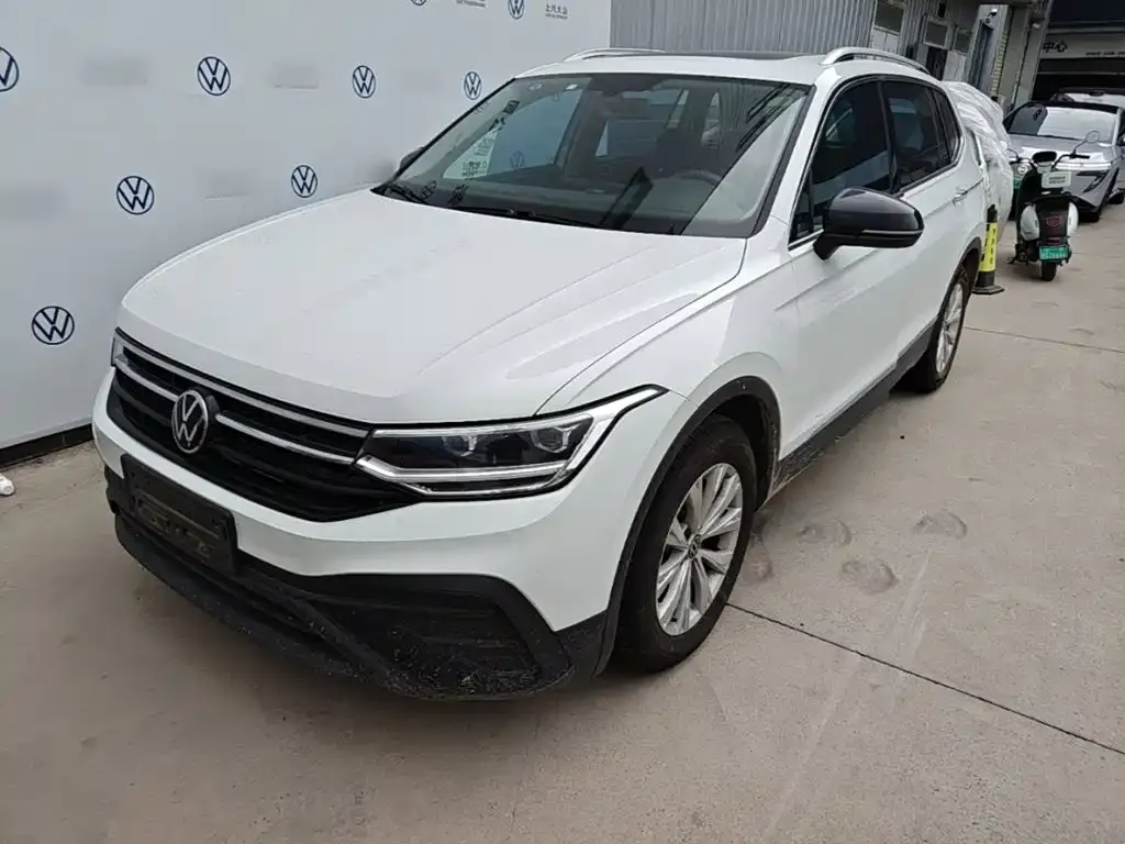 Volkswagen Tiguan L — фото 1