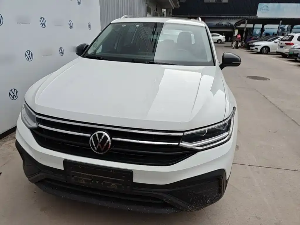 Volkswagen Tiguan L — фото 3