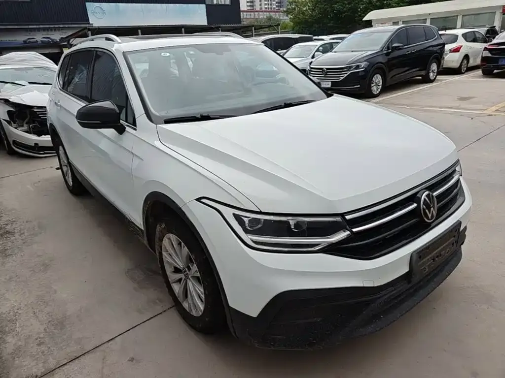 Volkswagen Tiguan L — фото 8