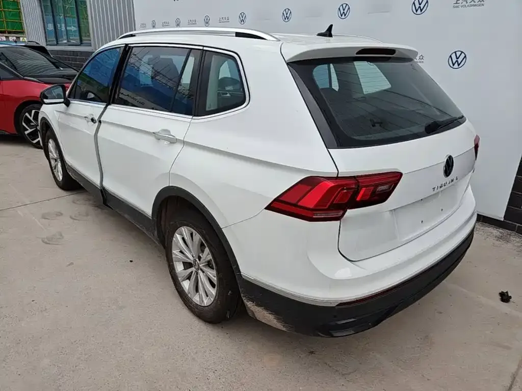 Volkswagen Tiguan L — фото 7