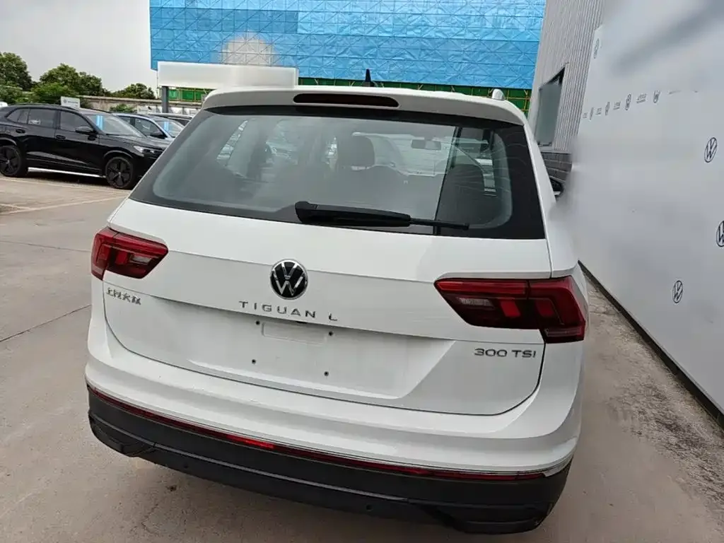 Volkswagen Tiguan L — фото 6