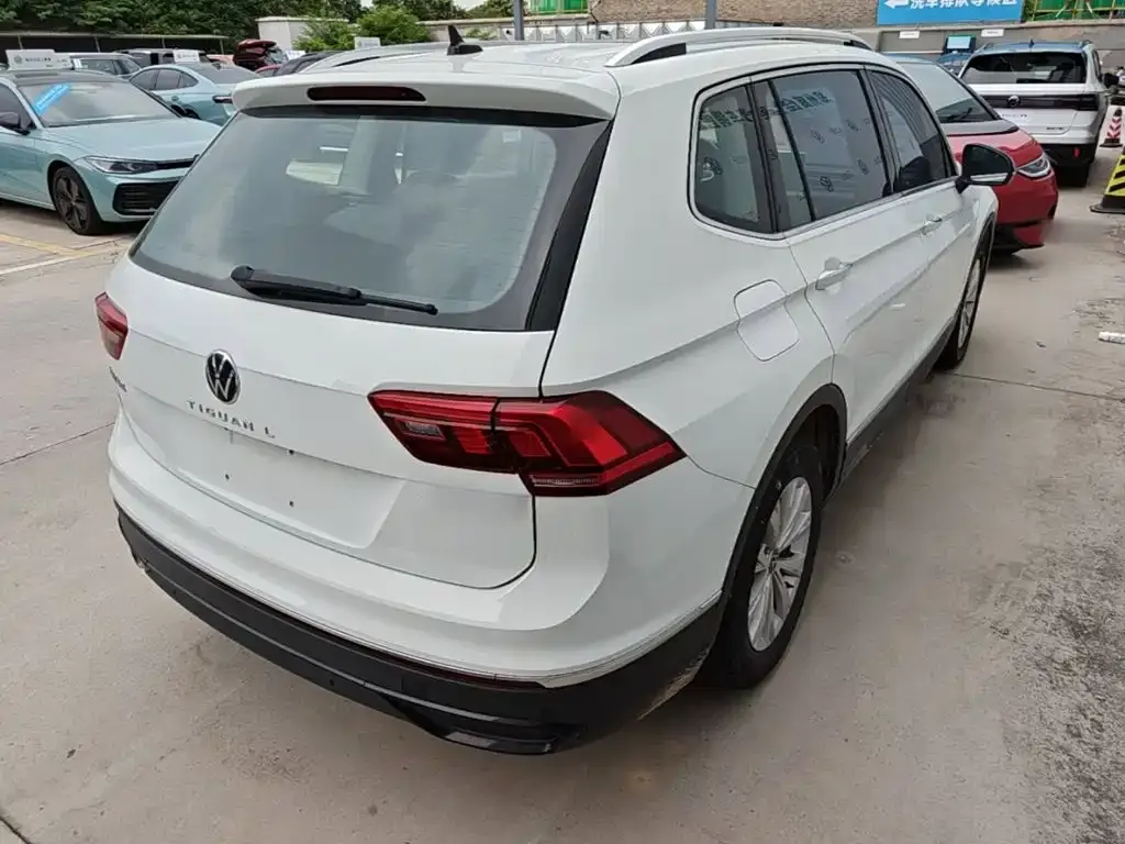 Volkswagen Tiguan L — фото 5