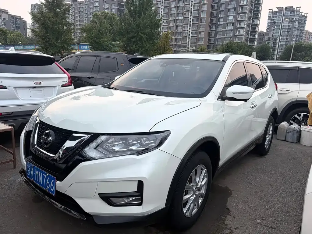 Nissan X-Trail — фото 1