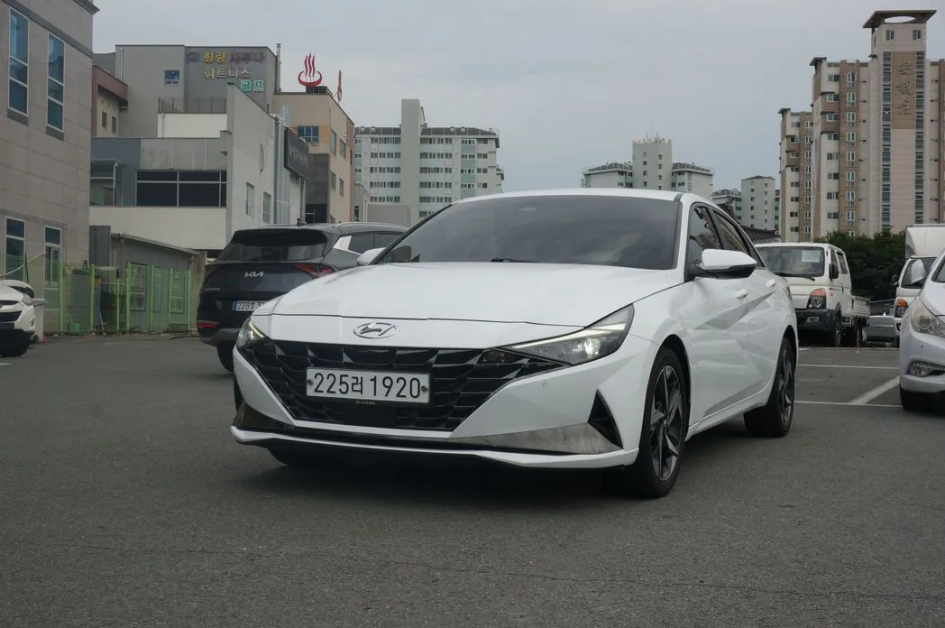 Hyundai AVANTE — фото 1