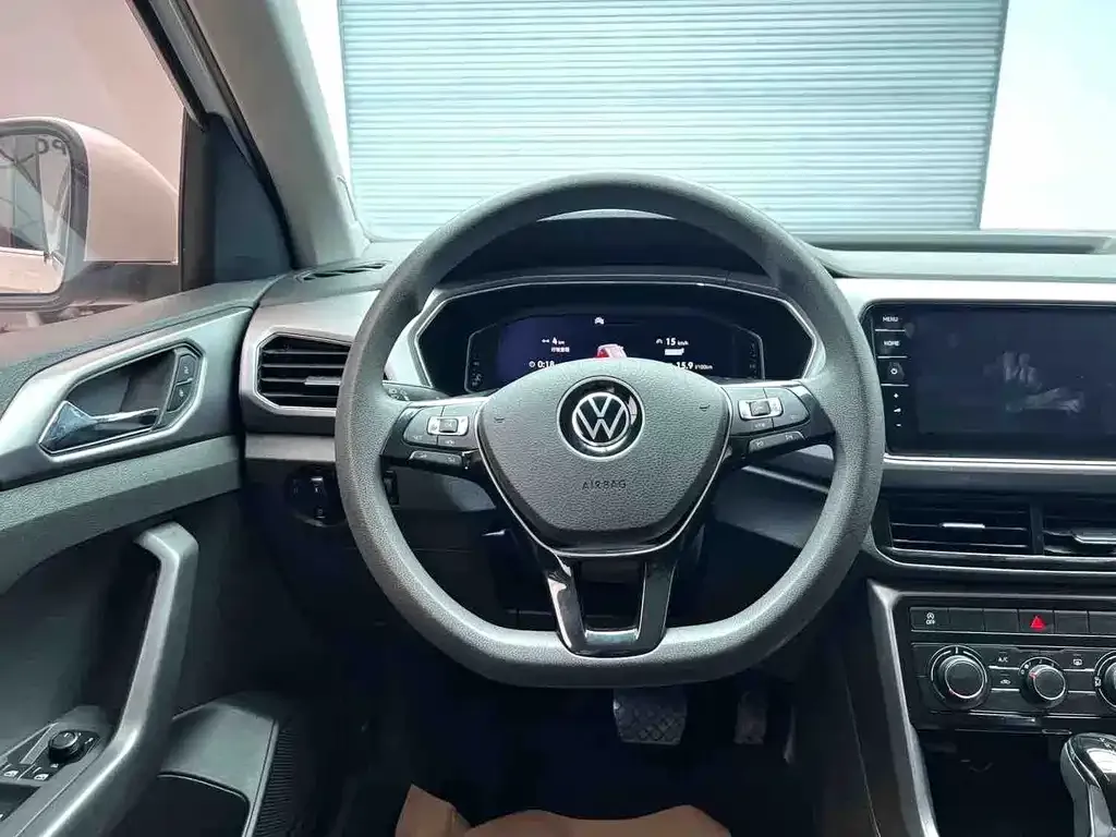 Volkswagen T-Cross — фото 8