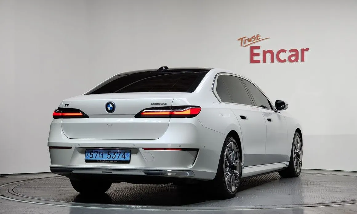 BMW i7 — фото 5