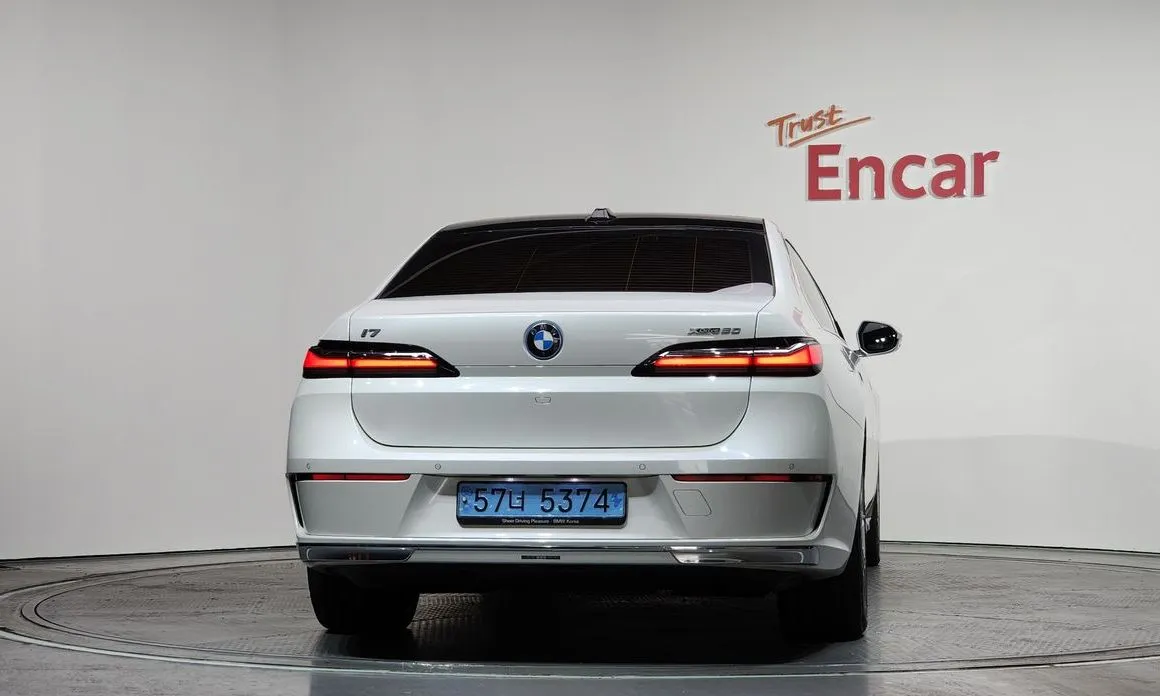BMW i7 — фото 4