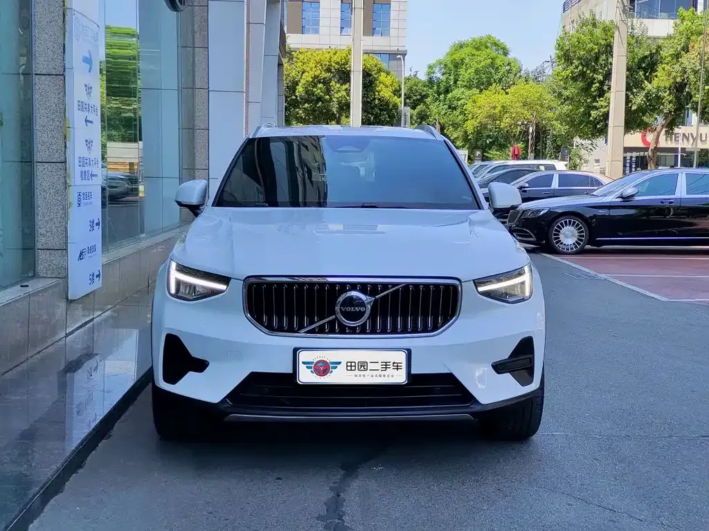 Volvo XC40 — фото 9