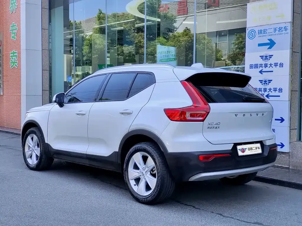 Volvo XC40 — фото 3