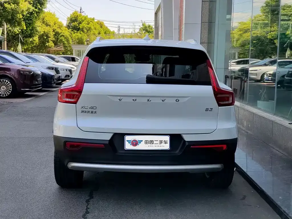 Volvo XC40 — фото 4
