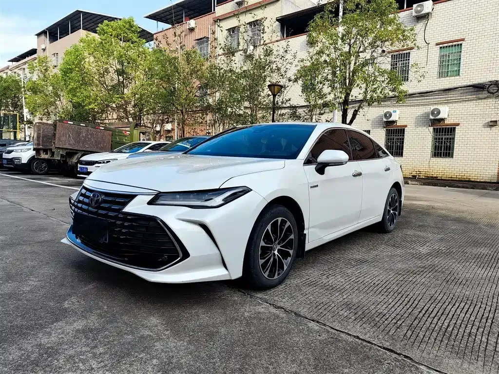 Toyota Avalon — фото 1