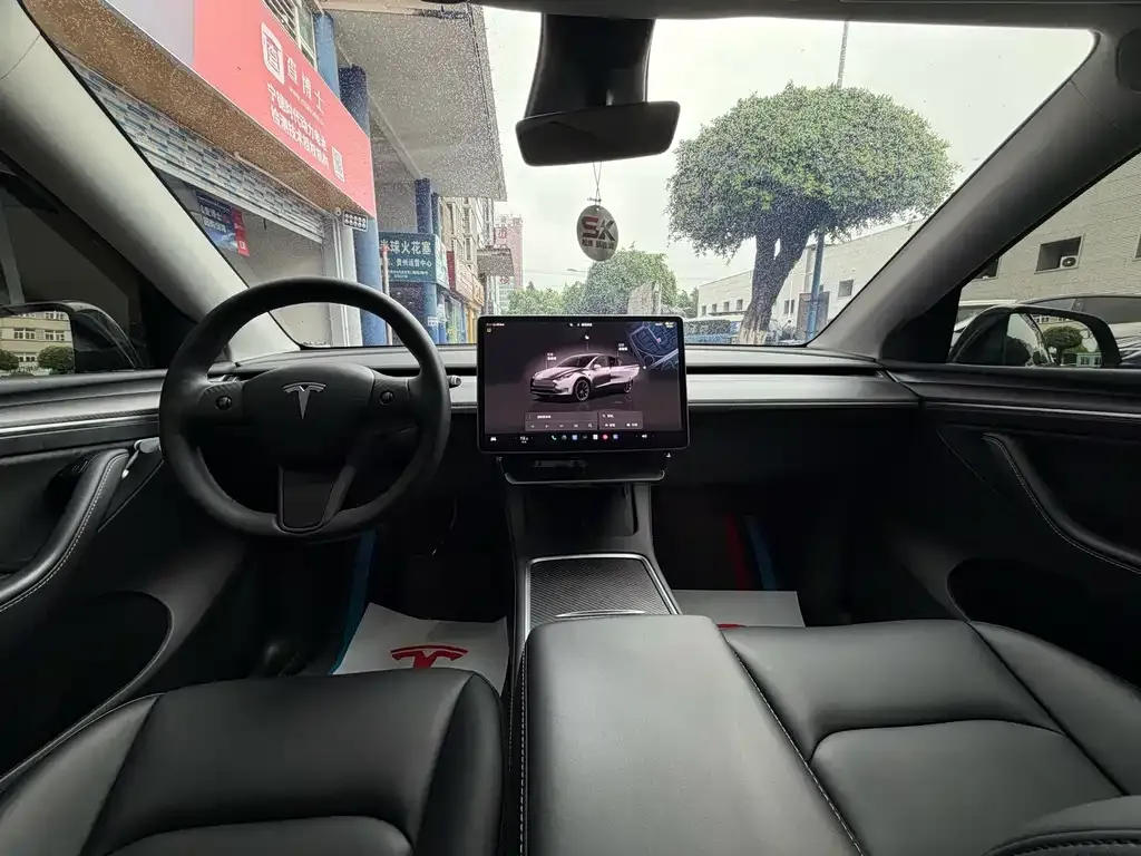 Tesla Model Y — фото 7
