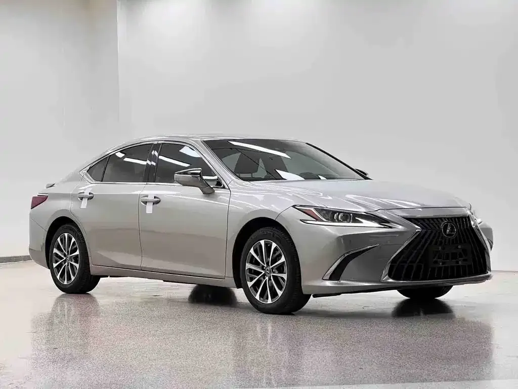 Lexus ES — фото 8