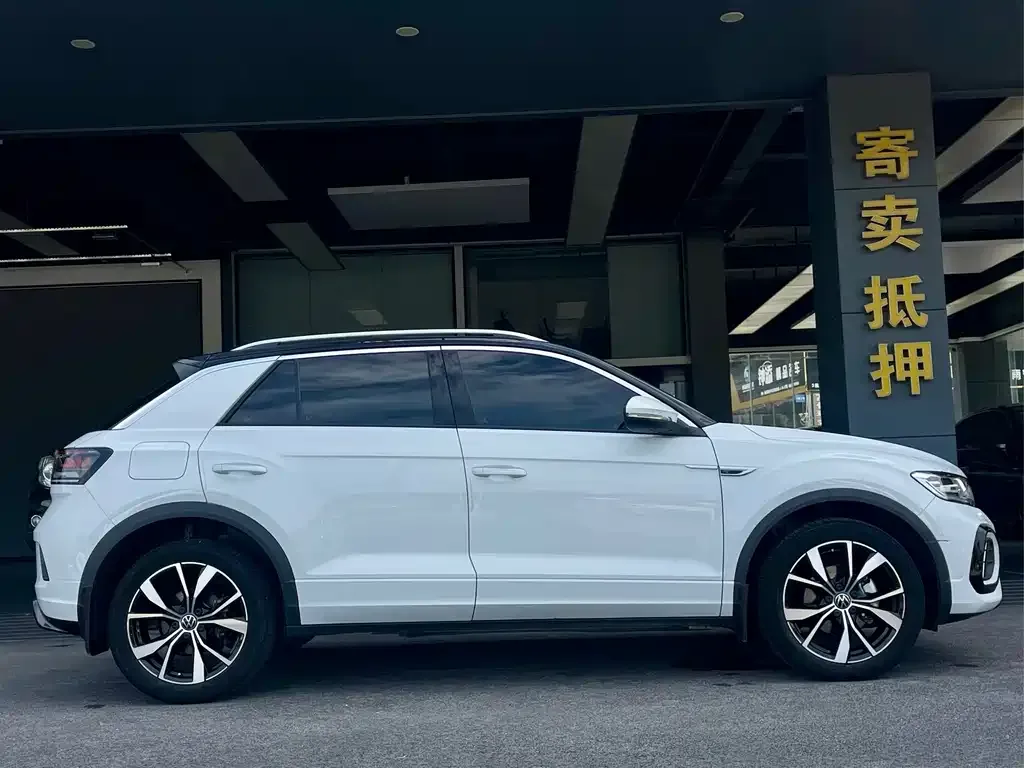 Volkswagen T-Roc — фото 9