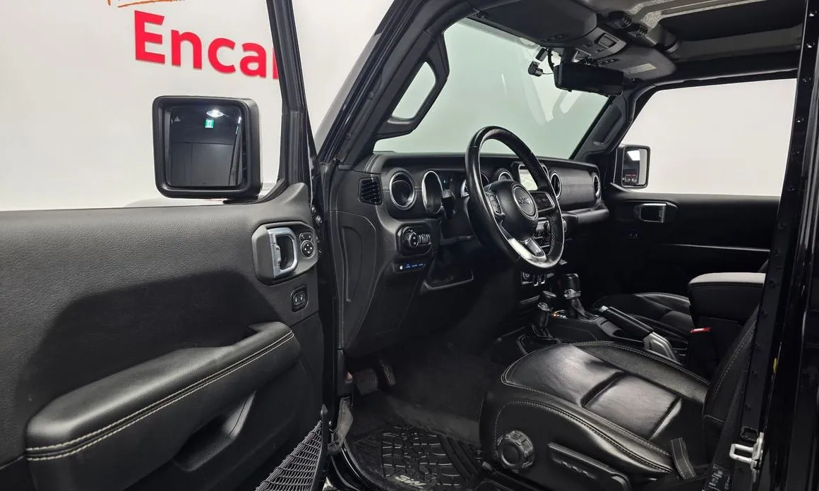 Jeep Wrangler — фото 9