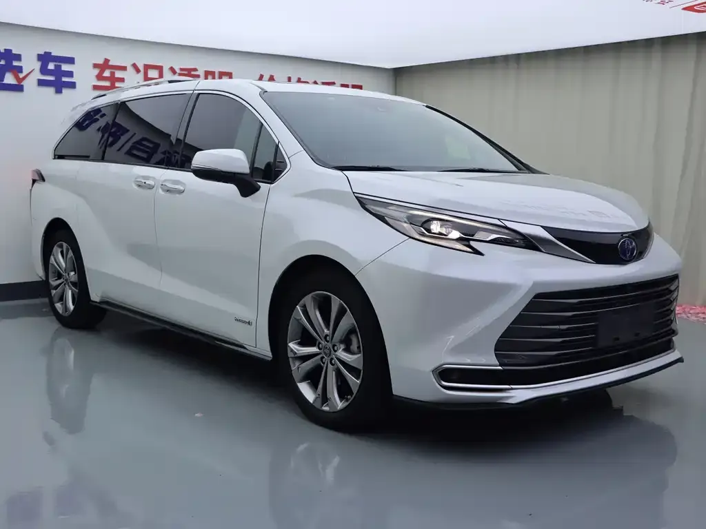 Toyota Sienna — фото 6