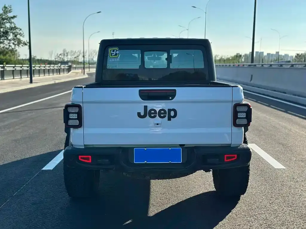 Jeep Gladiator — фото 8