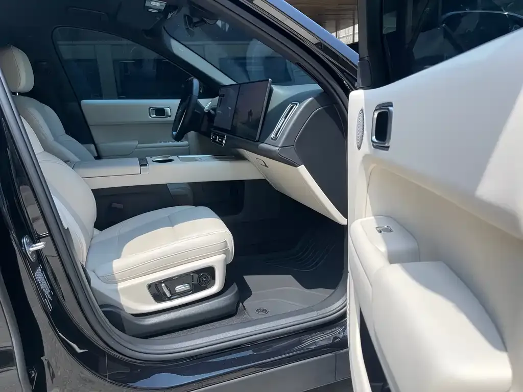 Li Auto L8 — фото 8