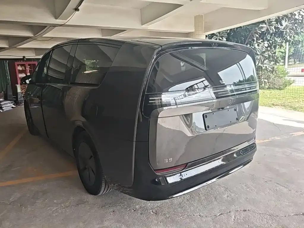 Li Auto MEGA — фото 7
