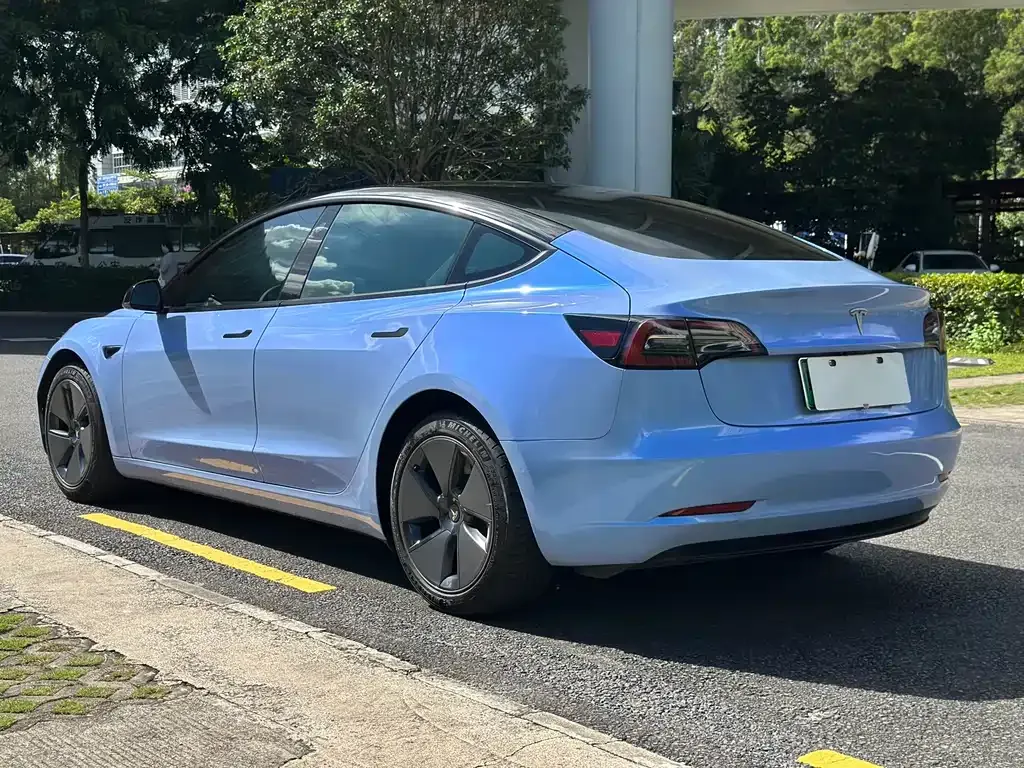 Tesla Model 3 — фото 8