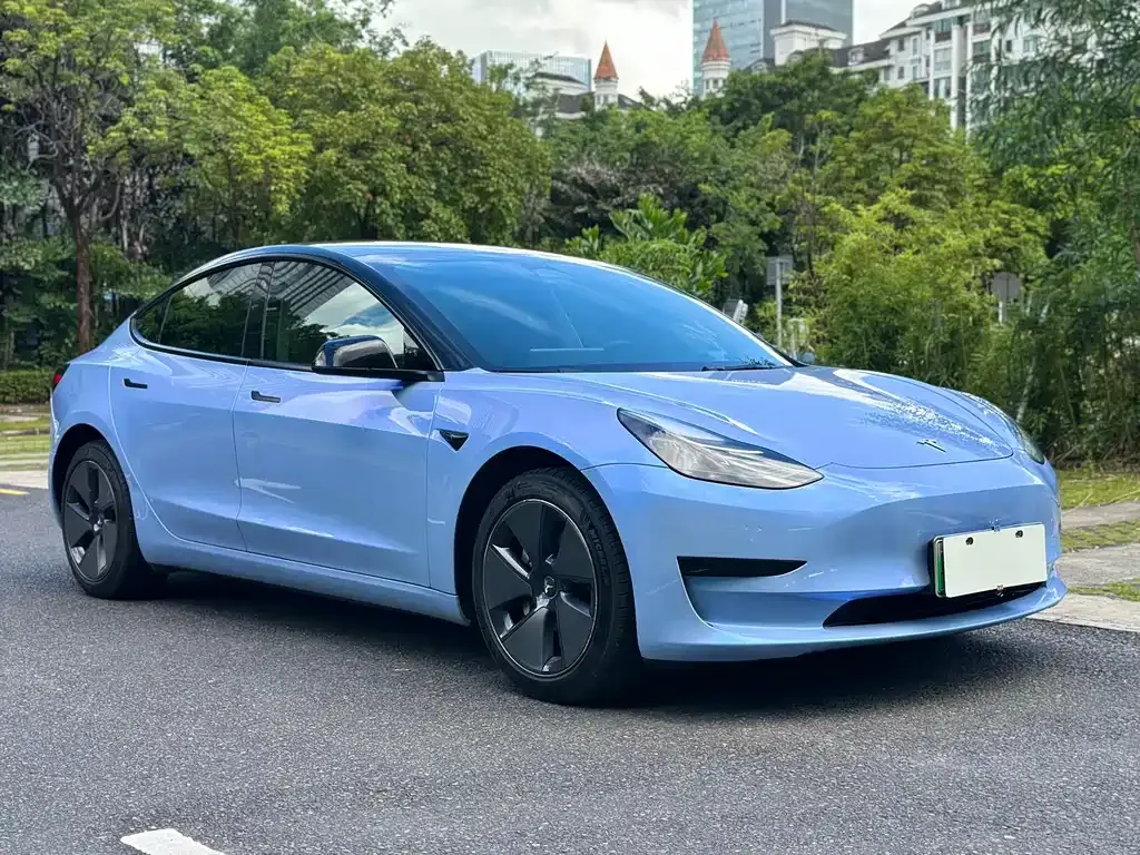 Tesla Model 3 — фото 10
