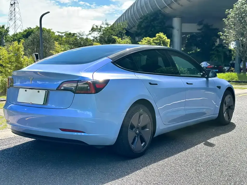 Tesla Model 3 — фото 9
