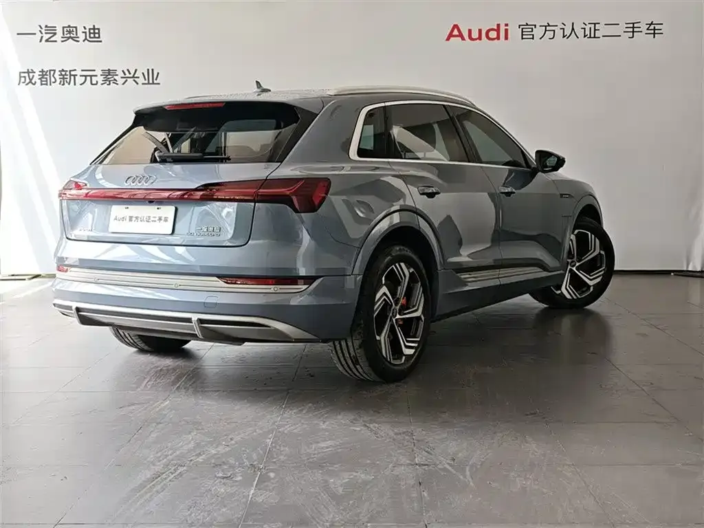 Audi e-tron — фото 4